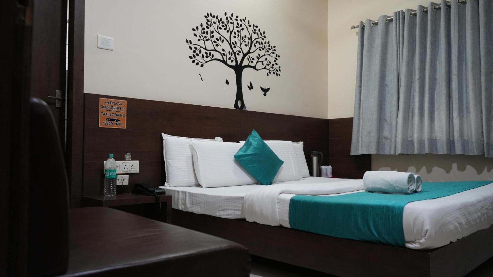 Hotel Satyug Ujjain Eksteriør bilde